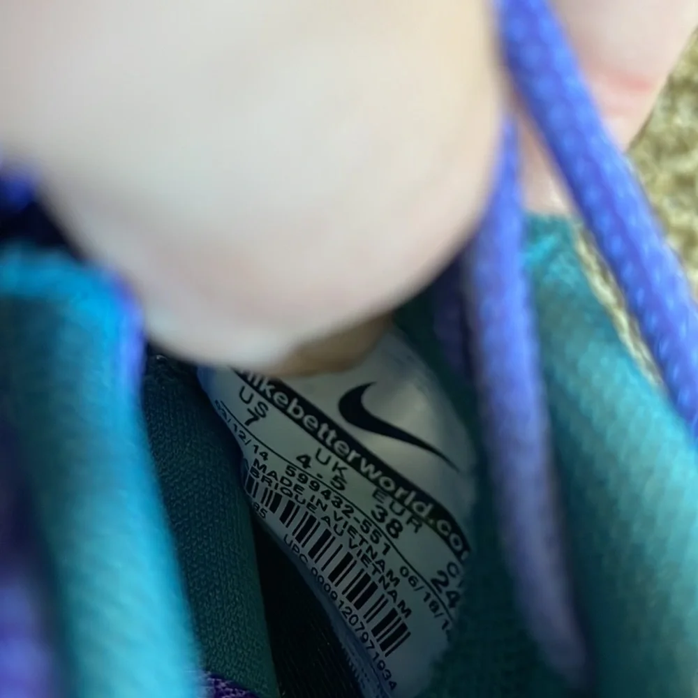 Nike - Picture 2 of 5